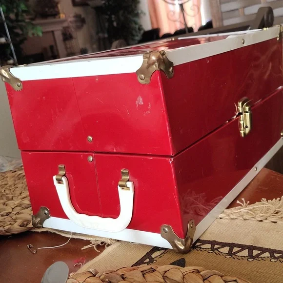 Vintage Doll Trunk With Doll Clothing - Picture 4 of 8